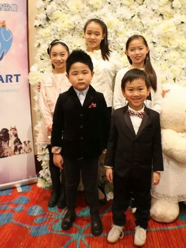 来自英德教育学院主持班的三位小主持人